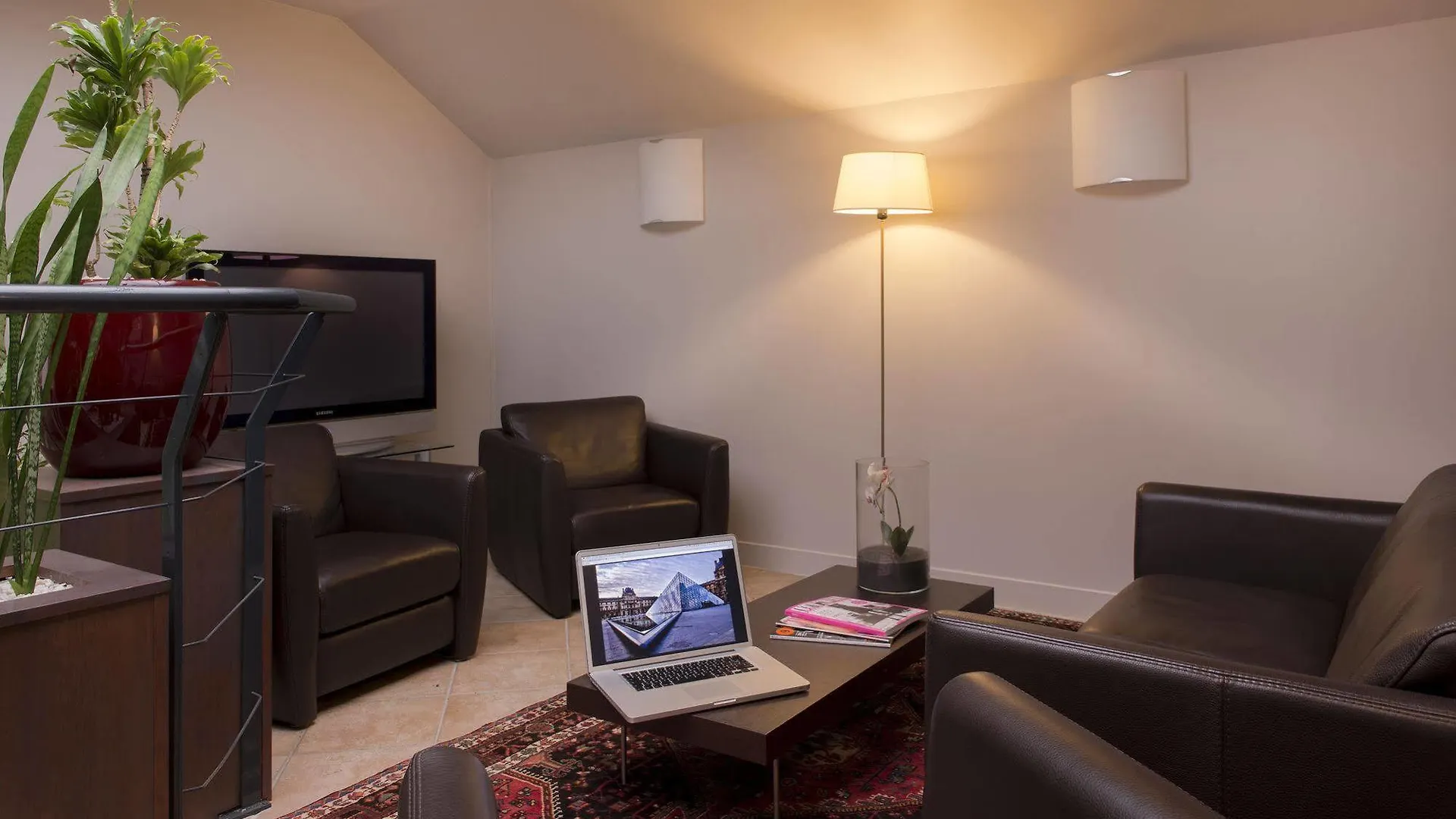 Hotel Apollinaire Paris